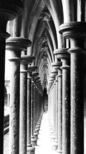colonelles du cloitre de l'abbaye St Michel