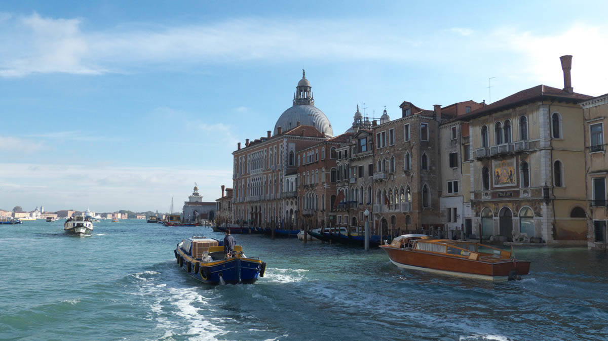 Vue sur le gran canal à Venise