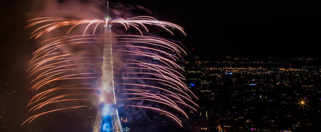feu d'artifice sur la tour Eiffel