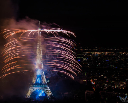 feu d'artifice sur la tour Eiffel