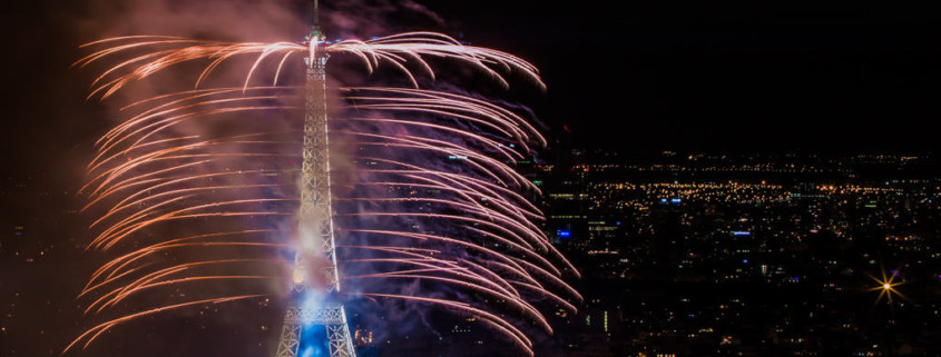 feu d'artifice sur la tour Eiffel